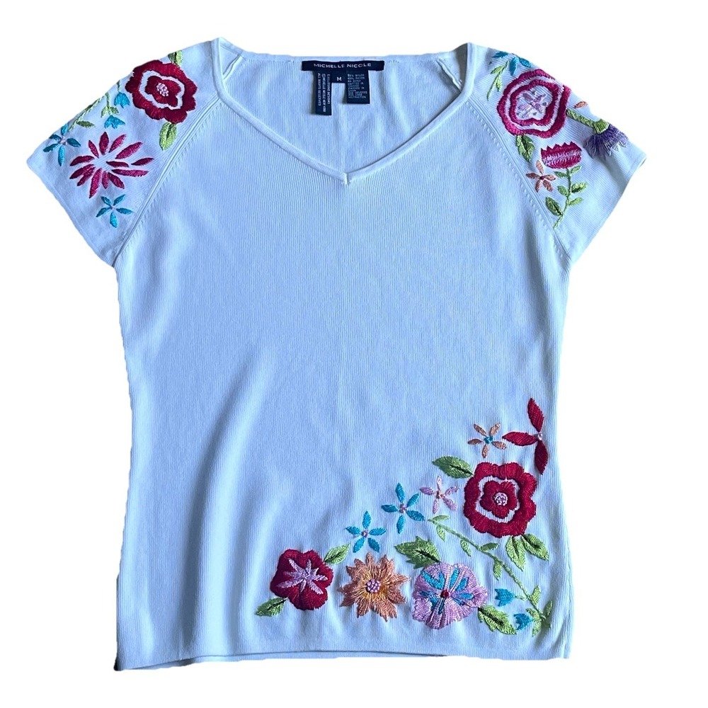Vintage Floral Embroidered Ribbed Top White Medium V-Neck Michelle Nicole Blouse